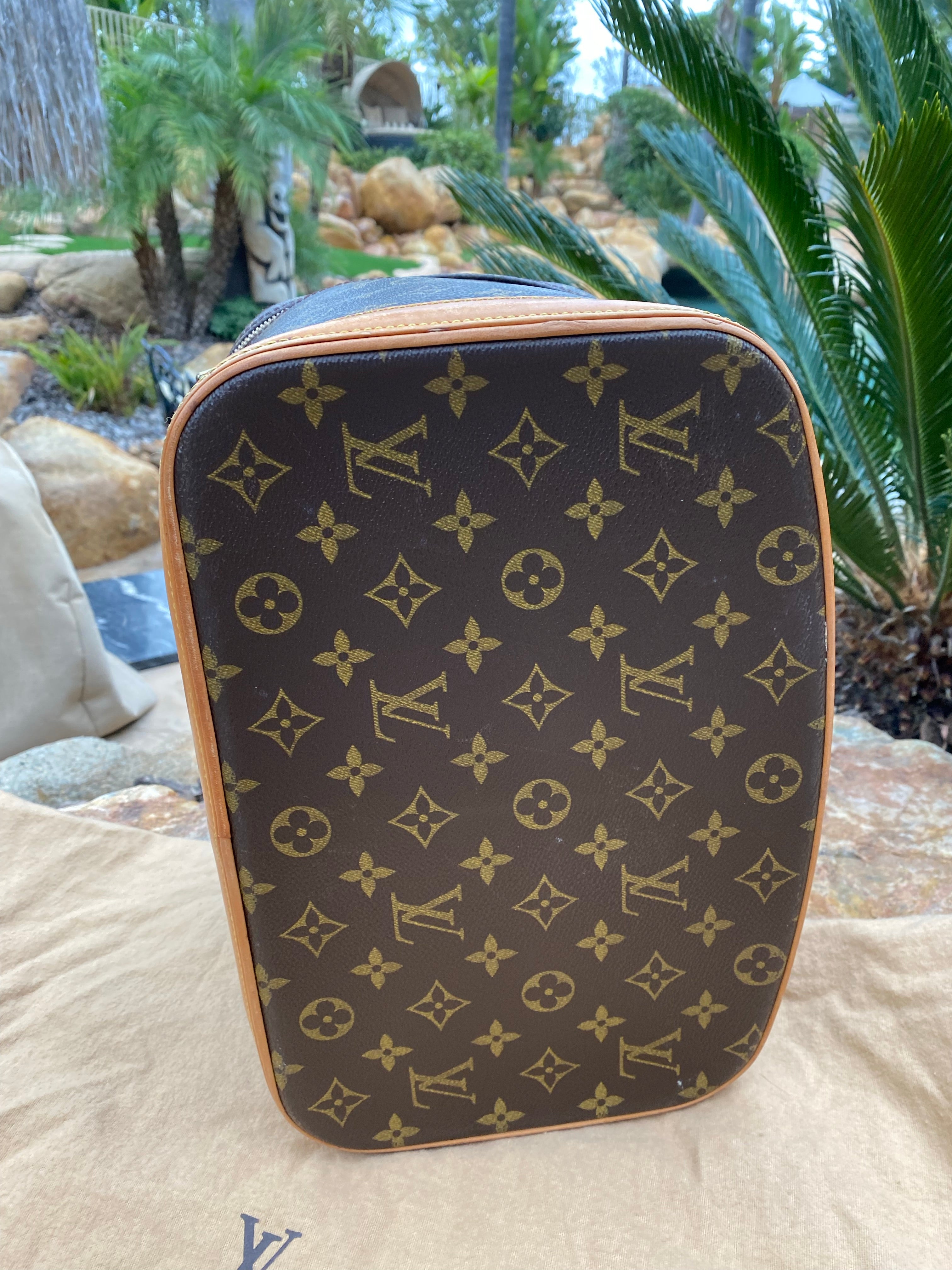 I love this Louis Vuitton train/beauty case! (from Lisa