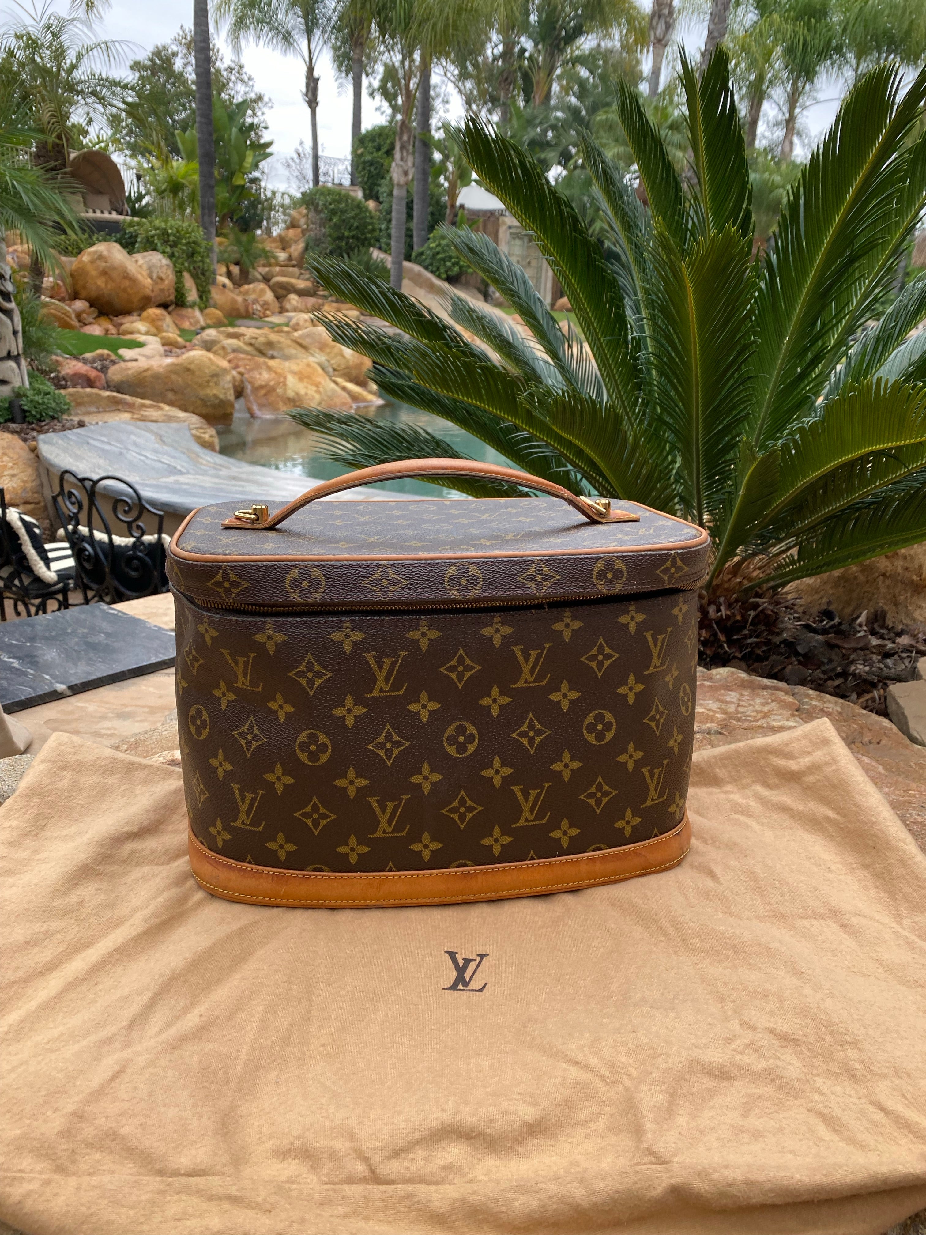 New Louis Vuitton Ombre Beauty Travel Case Bag at 1stDibs